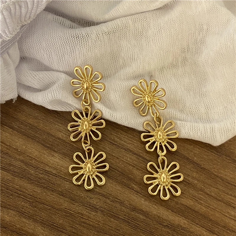 Vintage-Style Gold-Tone Daisy Chain Drop Earrings