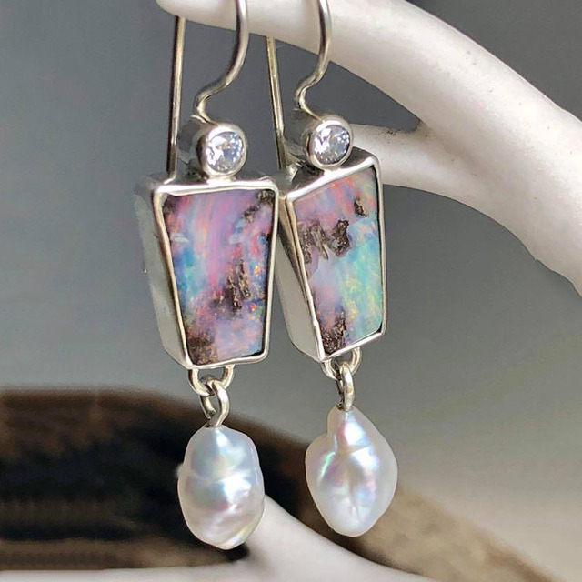 Vintage-Style Acrylic Pearl Earrings