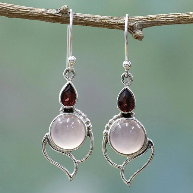 Brincos com Cristal Vermelho e Pedra da Lua Estilo Vintage