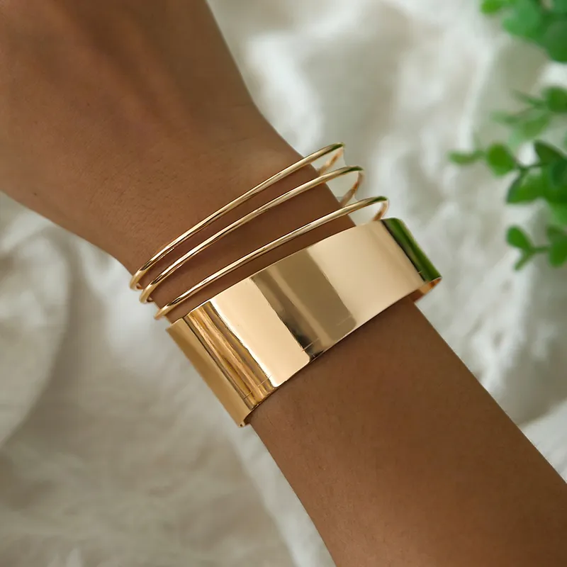 Vintage-Style Classic Gold-Tone Bracelet