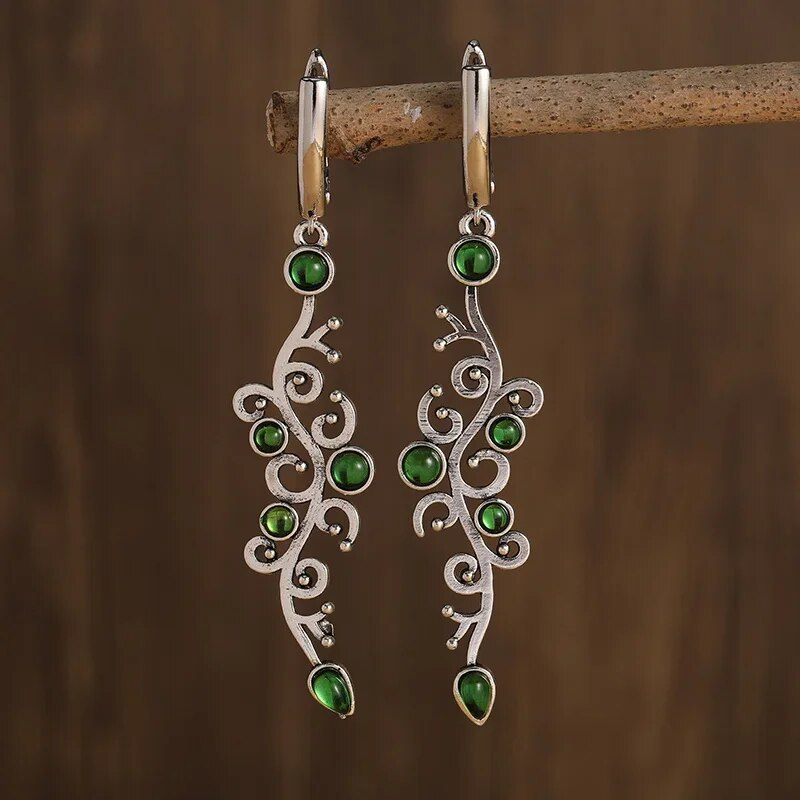 Vintage zilverkleurige oorbellen met groene zirkonia