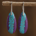 Oorbellen met blauwe en paarse steen in vintagestijl