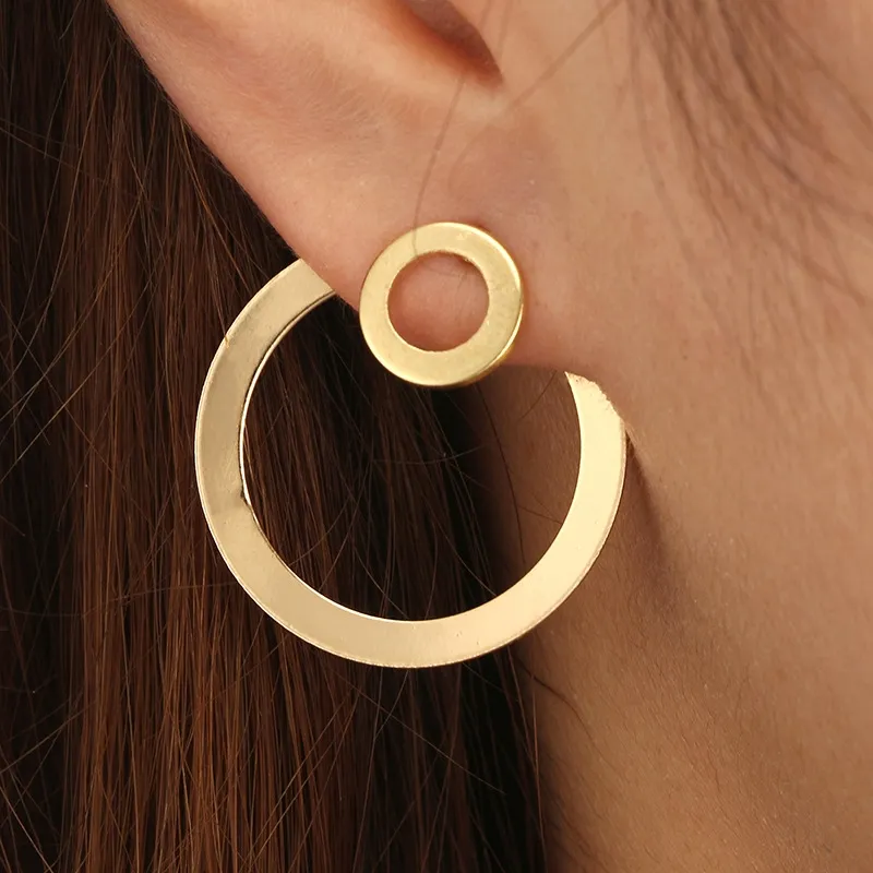 Goudkleurige oorbellen met grote cirkel in vintagestijl