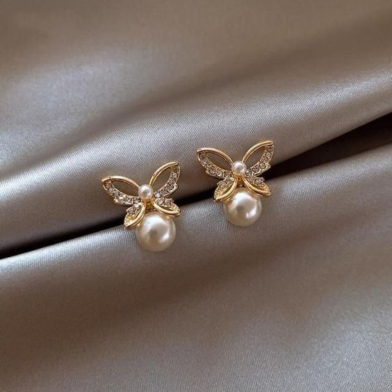 Vintage-Style Butterfly Stud Earrings with Pearl