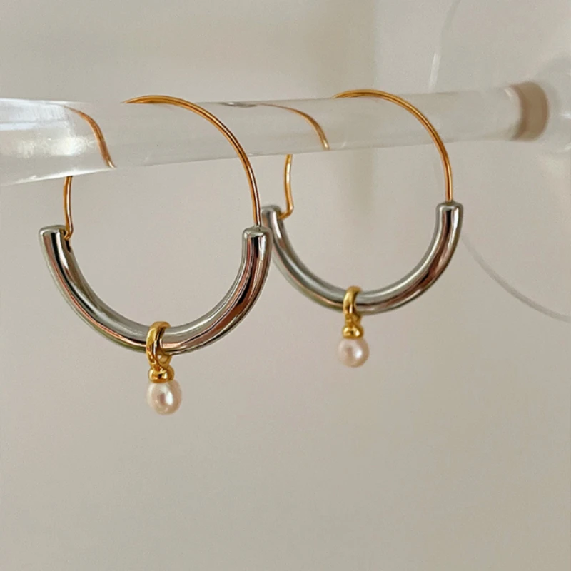 Brincos de Pérola em Três Acabamentos de Metal Estilo Vintage