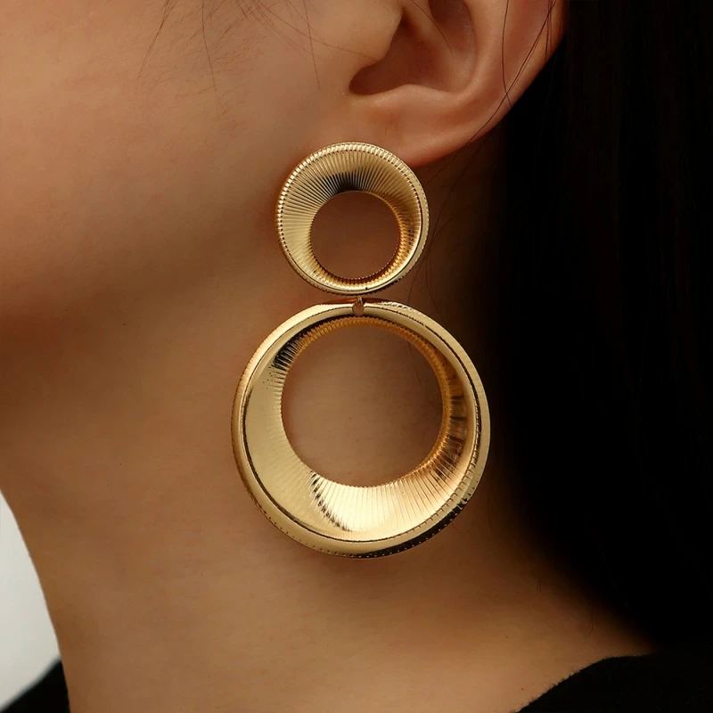 Vintage-Style Hollow Gold-Tone Hoop Earrings