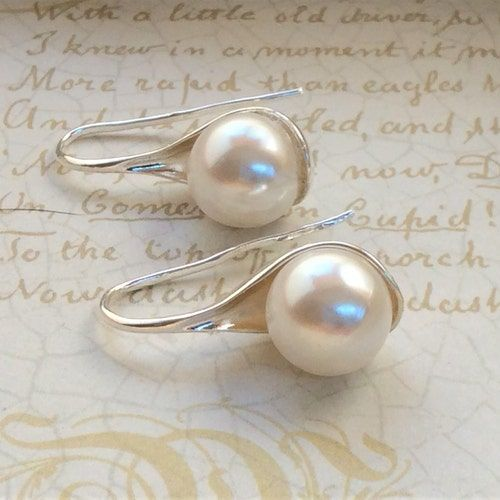 Pearl Earrings in Silver Tone