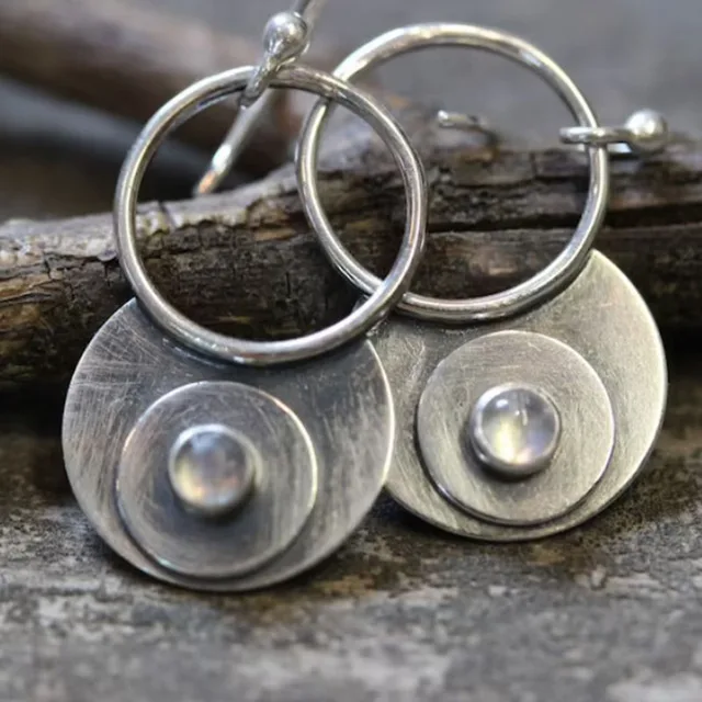Vintage oorbellen met halve maan en maansteen