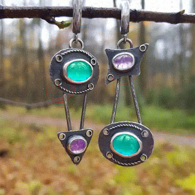 Boucles d'oreilles mécaniques serties de pierre style vintage