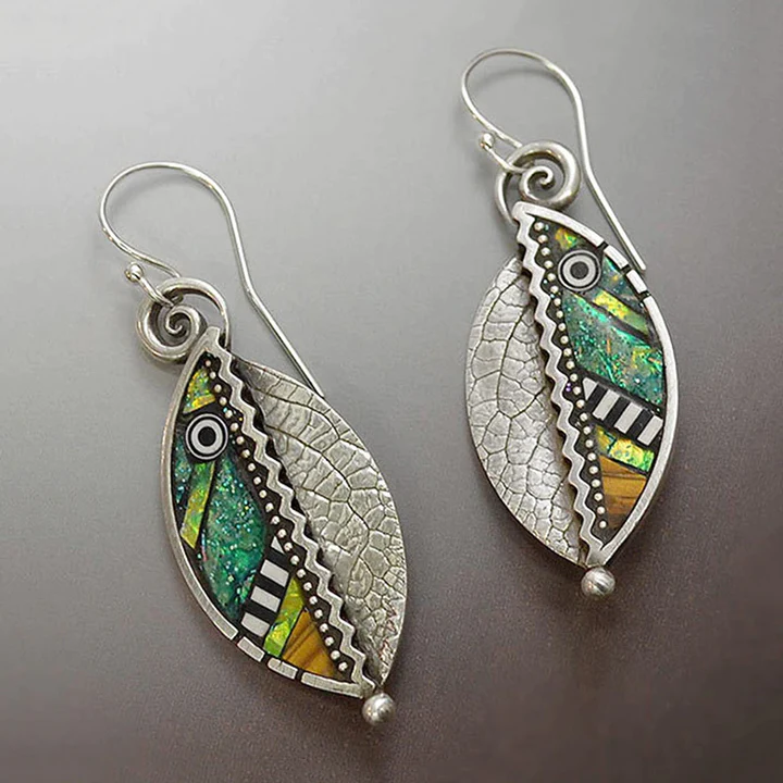 Vintage zilverkleurige bladoorbellen met groen kristal