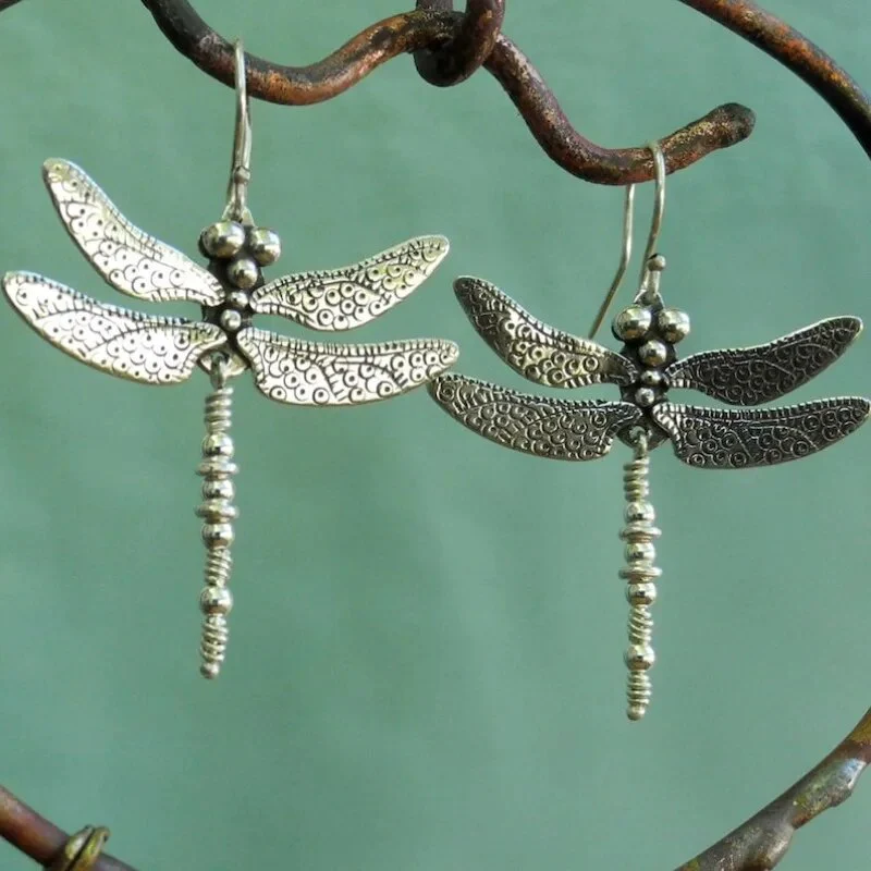 Zilverkleurige libelle-oorhangers in vintagestijl