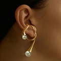 Vintage goudkleurige onregelmatige oorbellen met wit kristal
