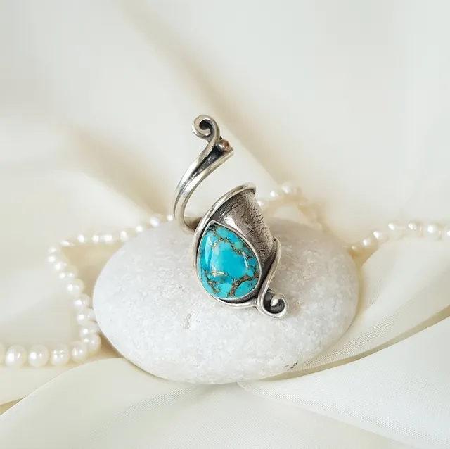 Vintage-Style Blue Stone Spiral Ring