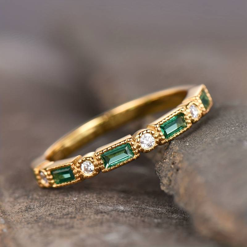 Vintage-Style Gold-Plated Inlaid Green Crystal Ring