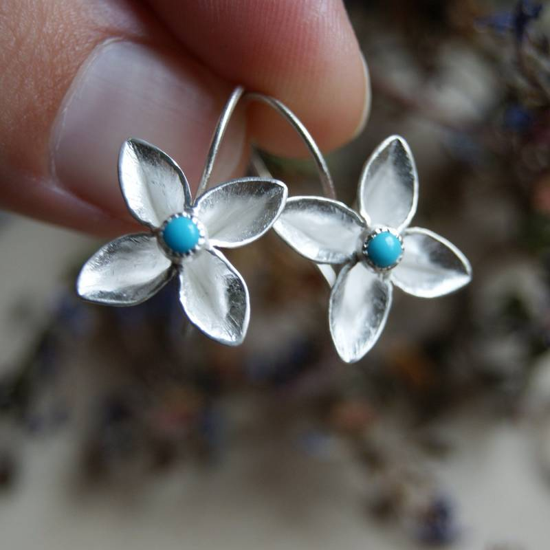 Vintage-Style Silver-Tone Five-Petal Flower Blue Stone Earrings