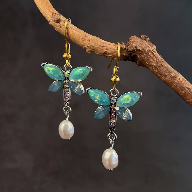 Vintage vlinderoorbellen met groene opaallook en parel