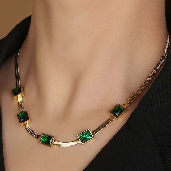 Vintage-Style Green Zirconia Necklace