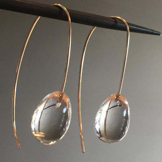Lange oorbellen met rookkleurig ovaal kristal en haakje in vintagestijl