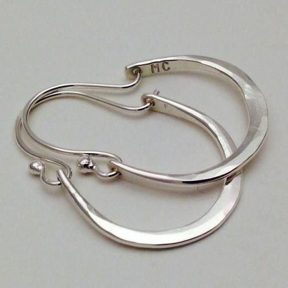 Zilverkleurige oorringen met halve maan in vintagestijl
