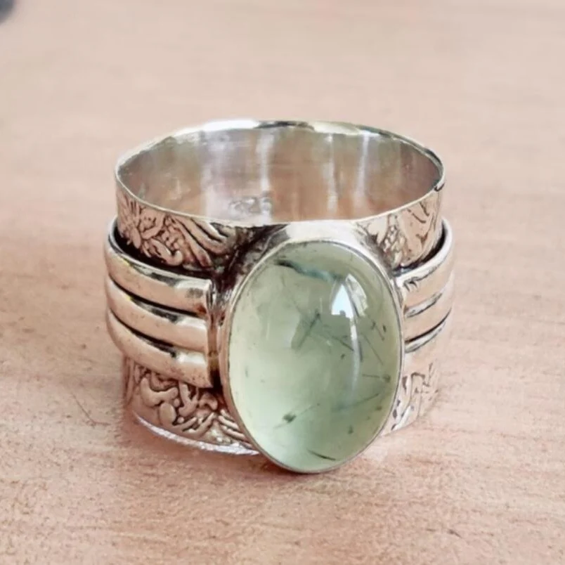 Vintage zilverkleurige ring met groen glas