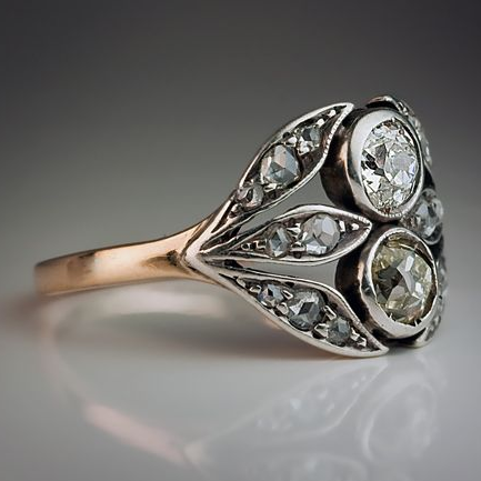 Vintage-Style Zirconia Ring in Rose Gold Tone