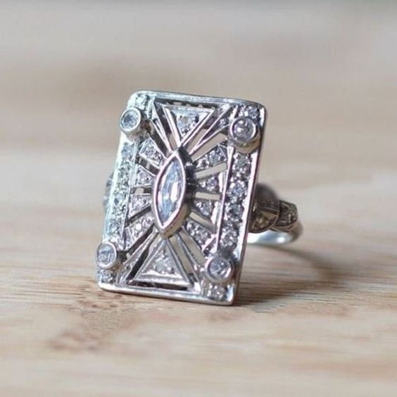 Vintage-Style Bright Square Silver-Tone Ring