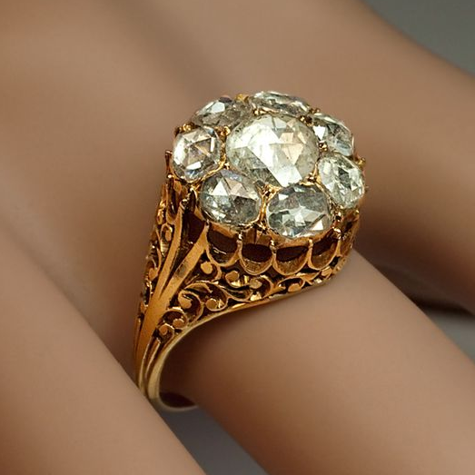 Vintage-Style Inlaid Bright Stones Ring