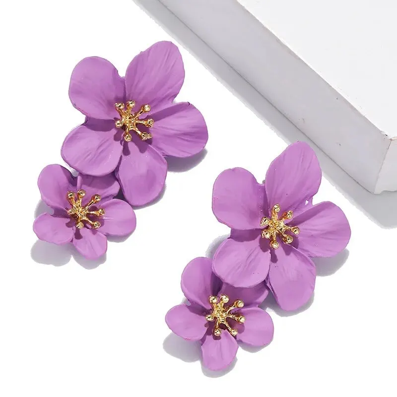 Pendientes de flor morada de estilo vintage