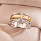 Brede gekruiste boho ring met kristalrijen
