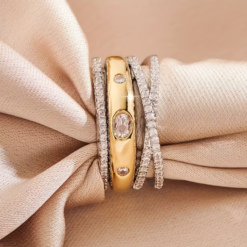 Brede gekruiste boho ring met kristalrijen