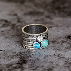 Boho bloemenring met edelsteenlook
