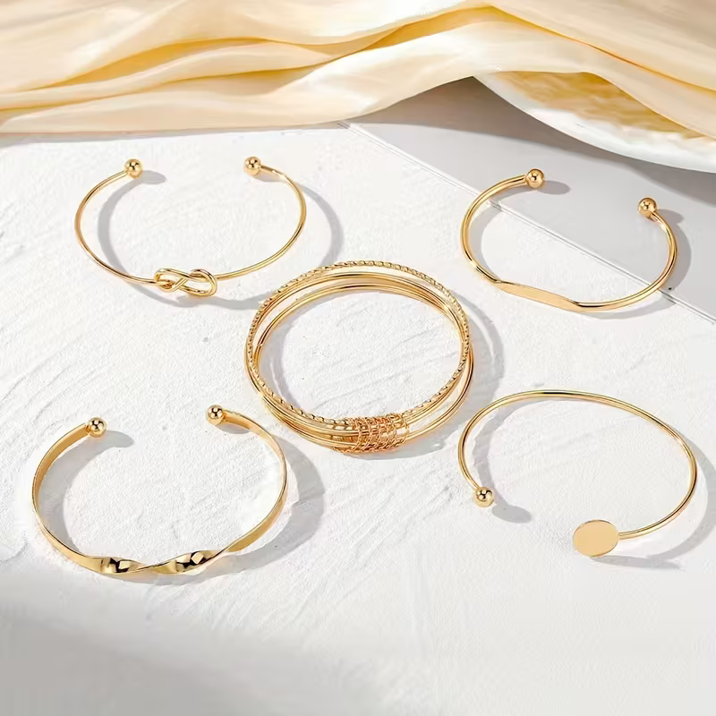 Goudkleurige bangleset met knoop en schijfje