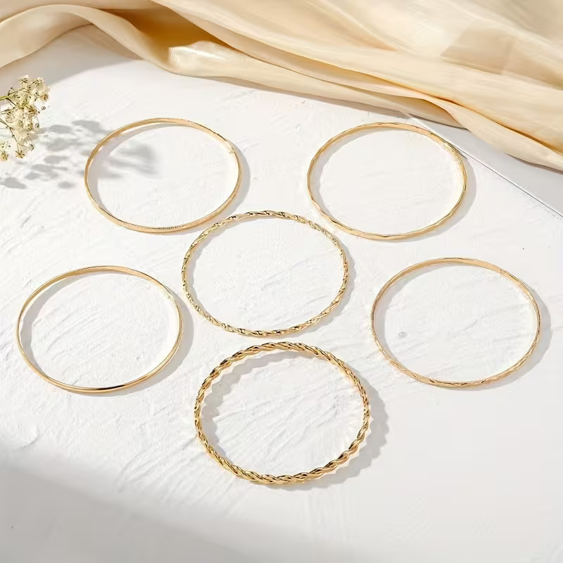 Goudkleurige basisset armbanden