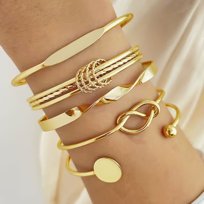 Goudkleurige bangleset met knoop en schijfje
