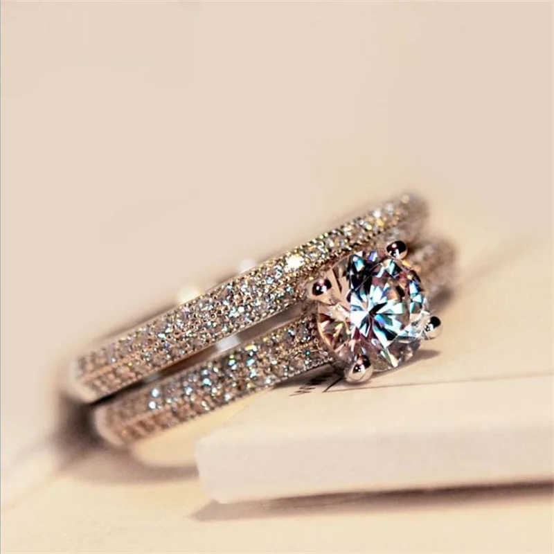 Vintage-Style Bright Zirconia Ring in Two Tones