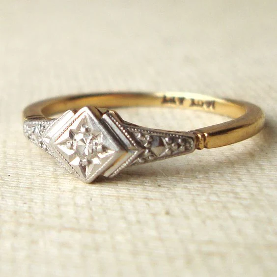 Vintage-Style Glass Star Gold-Tone Ring