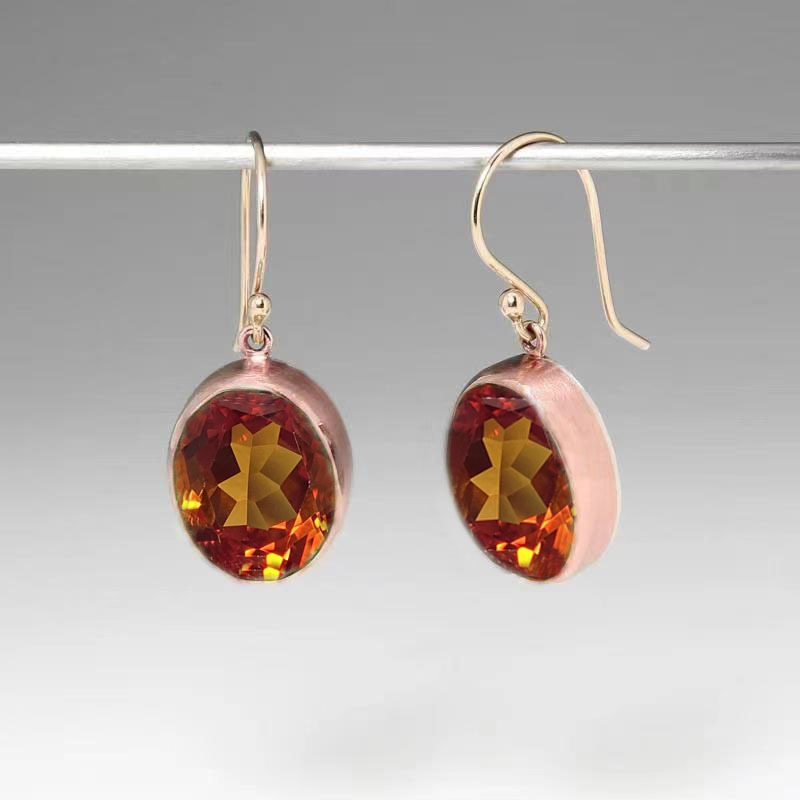 Boucles d'oreilles serties de verre grenat style vintage