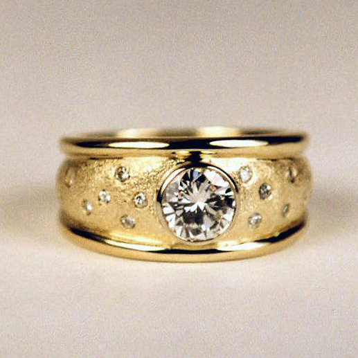 Wide Gold-Tone Band with Crystal Centre and Star Engraving