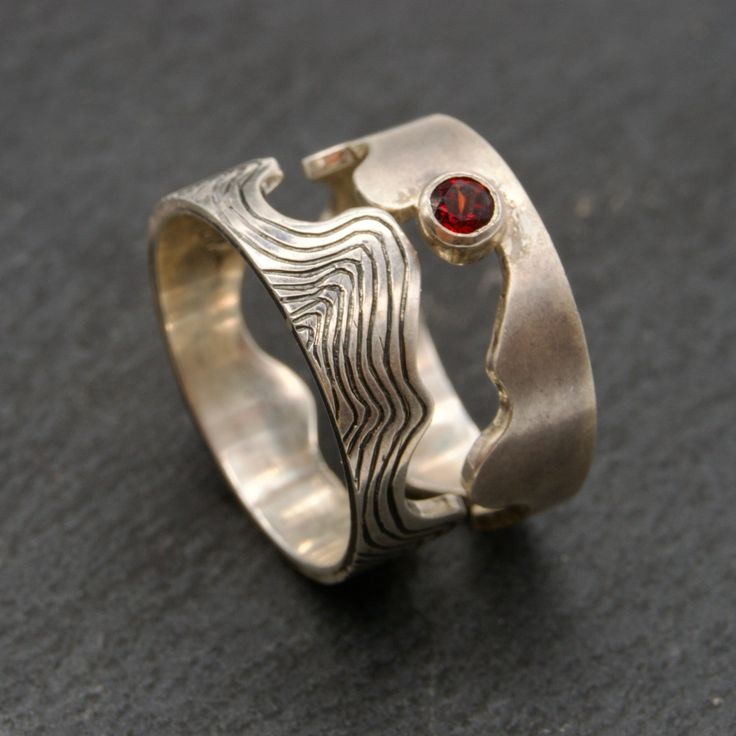 Vintage-Style Hollow Wavy Red Zirconia Ring