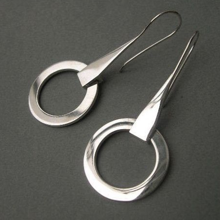 Zilverkleurige oorhangers met open cirkel in vintagestijl