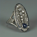 Skinnende oval sølvfarvet ring i vintagestil