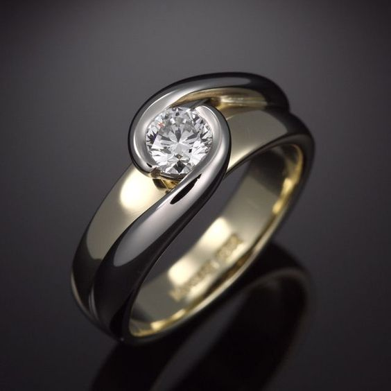 Vintage-Style Spiral Gold-Tone Zirconia Ring