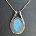 Vintage-Style White Opal-Look Necklace