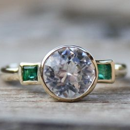 Vintage-Style Zirconia and Green Crystal Ring
