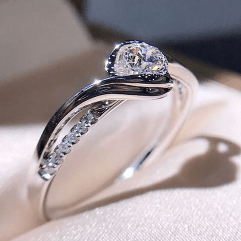 Vintage-Style Zirconia Crystal Ring