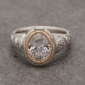 Zilverkleurige ring met fonkelend kristal in vintagestijl