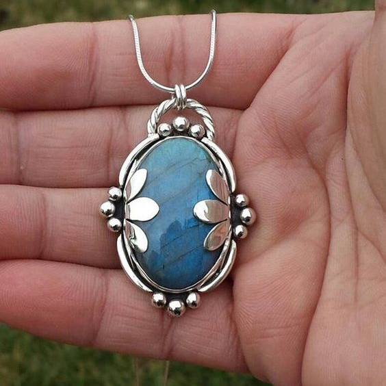 Vintage-Style Blue Oval Stone Pendant with Flower Accents