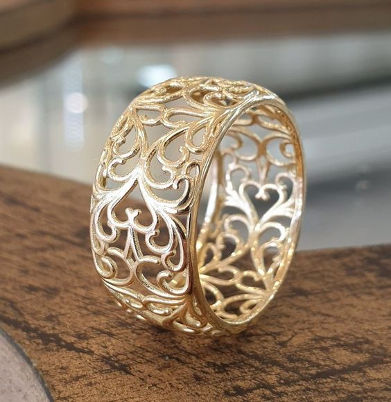 Vintage-Style Hollow Gold-Tone Ivy Ring