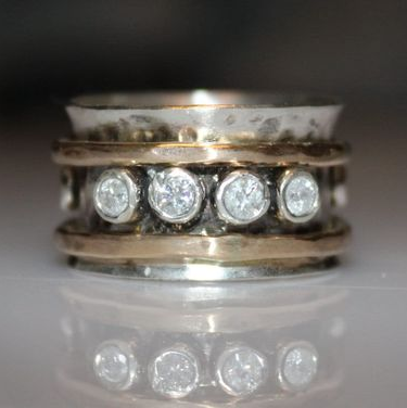Vintage-Style Inlaid Round Crystals Two-Tone Ring