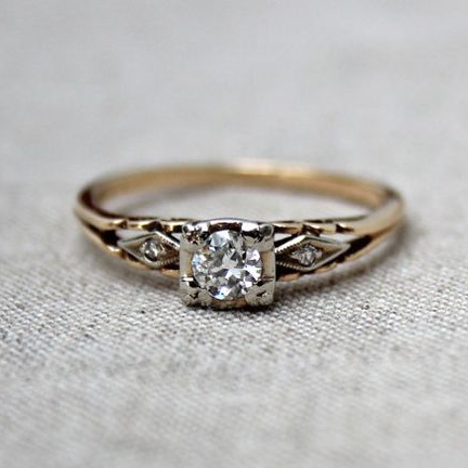 Goudkleurige zirkonia ring in vintagestijl